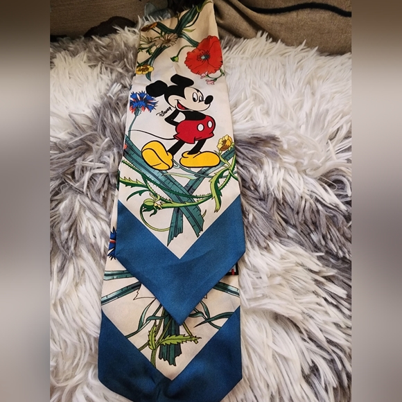 Gucci x Disney Limited edition Mickey Mouse silk twill scarf - Picture 3 of 12